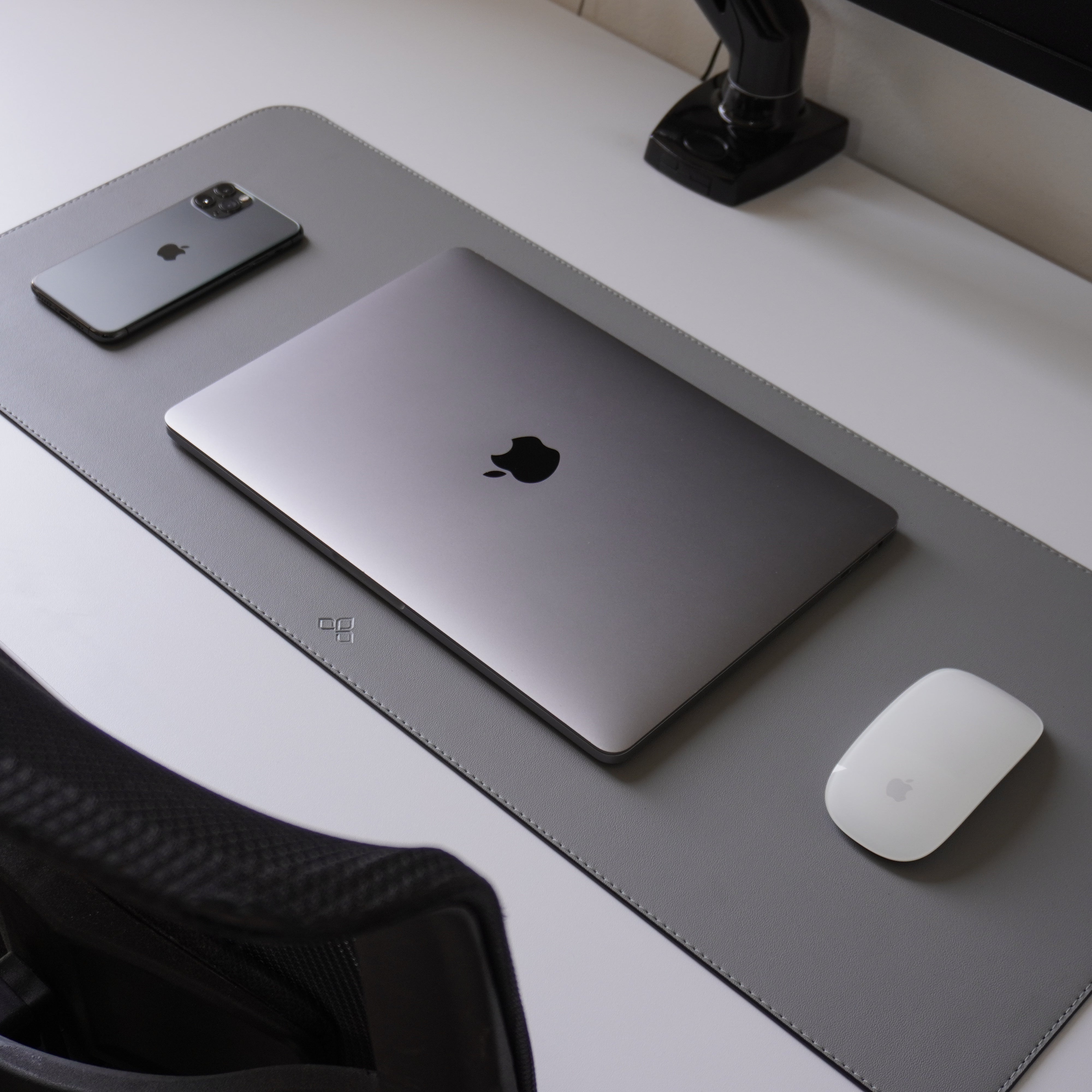 Desk Pad M (70x30 cm) - Bezzen