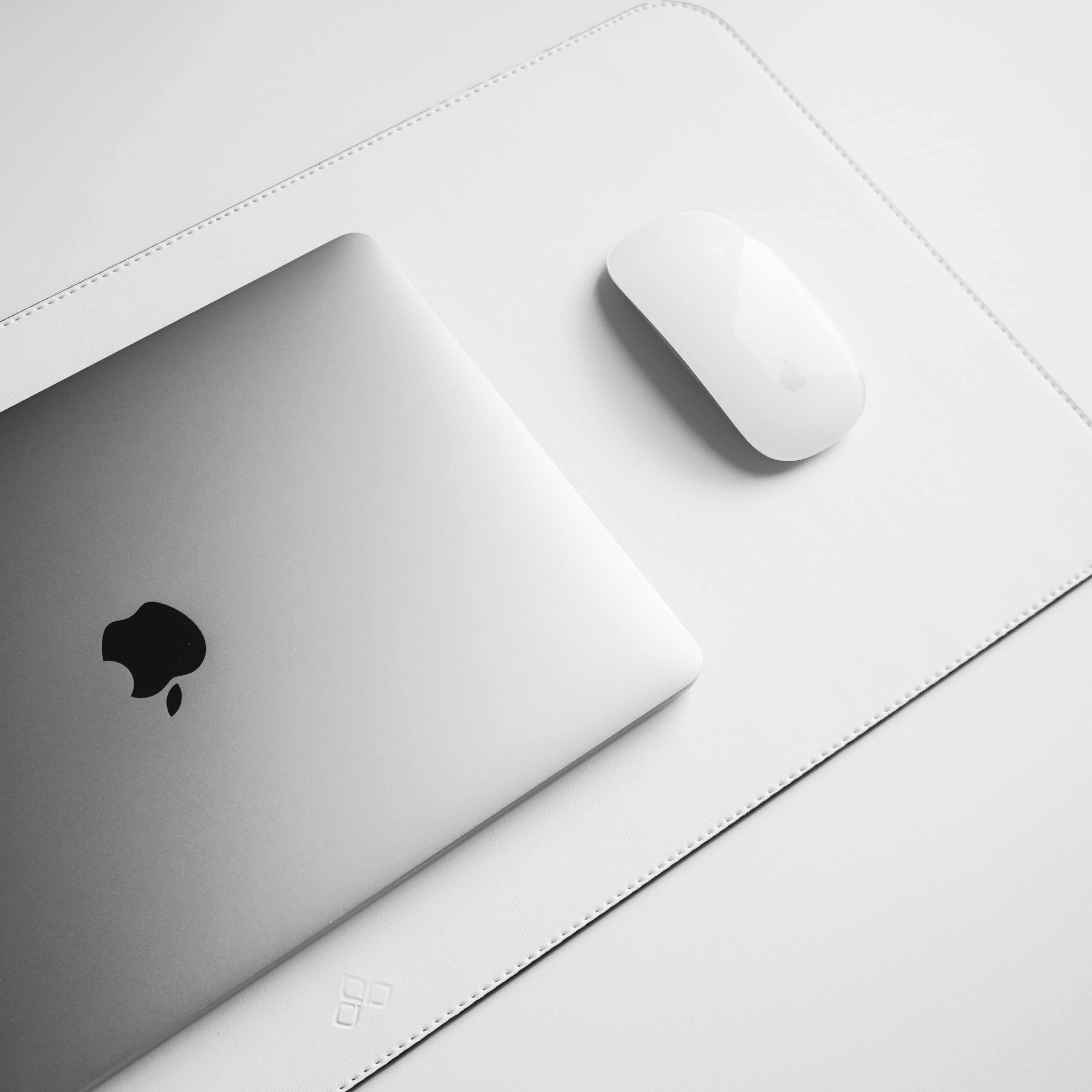 Desk Pad M (70x30 cm) - Bezzen