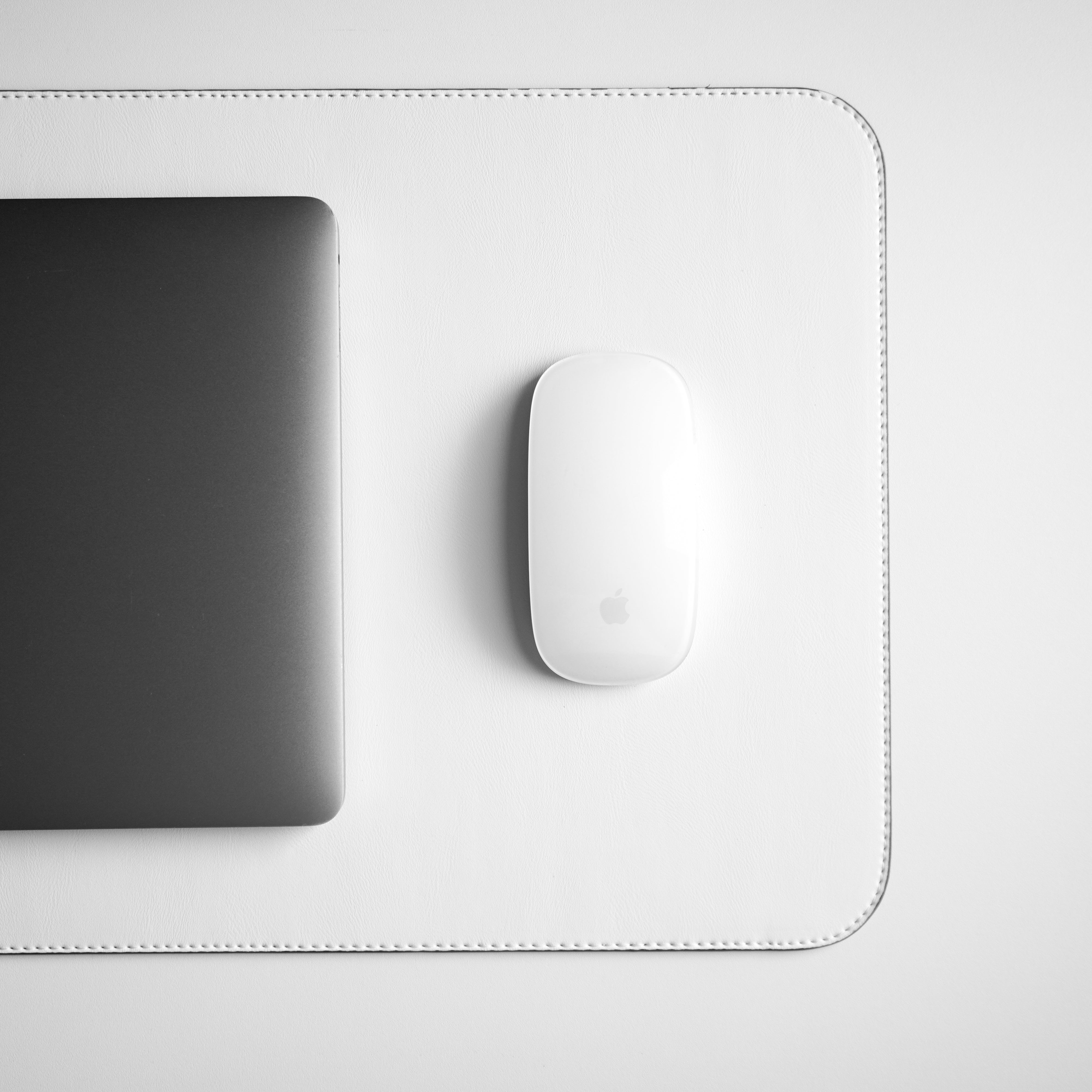 Desk Pad M (70x30 cm) - Bezzen